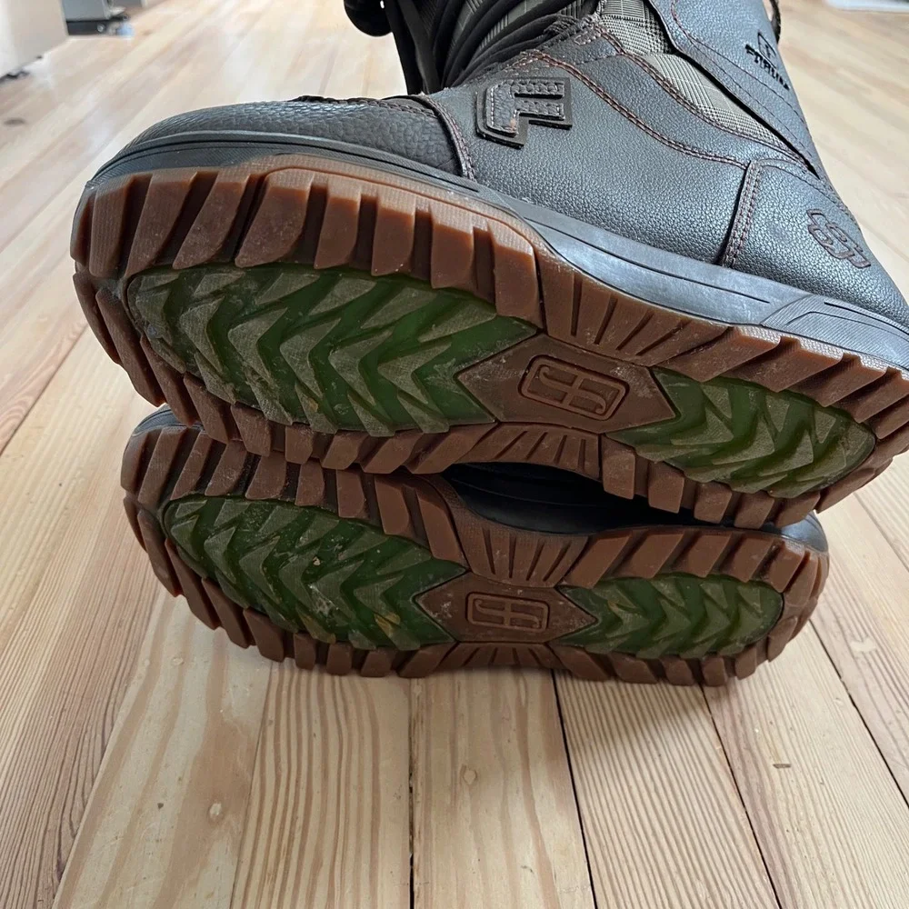 Forum Destroyer Mens Snowboard Boots Size 10 Brown Plaid Lace Up Winter Sports